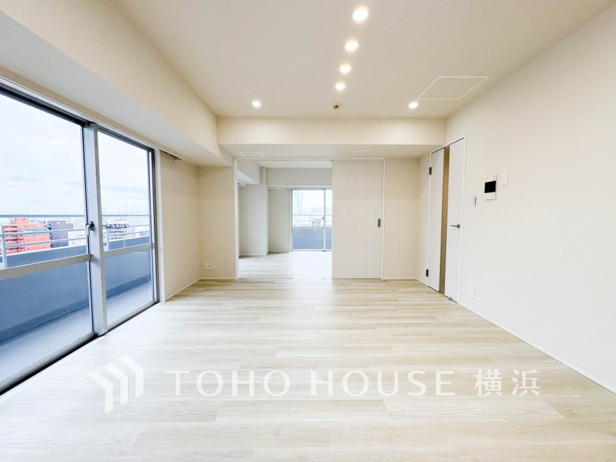 リビングに隣接した洋室の引き戸を開け放して空間を共有しながら開放的に使うこともできます。
