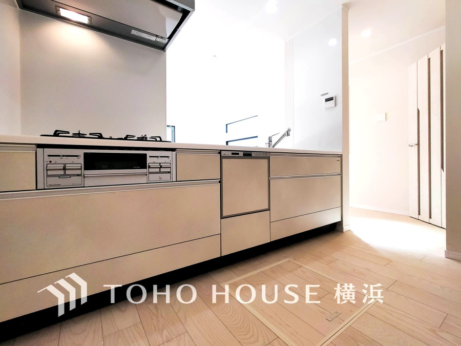 清潔感溢れる玄関がお出迎えする本邸宅の物語は、ここから始まる日常を期待させます。この場所には「希望」と「優越」で包み込んでくれる「特別」な空間があります。