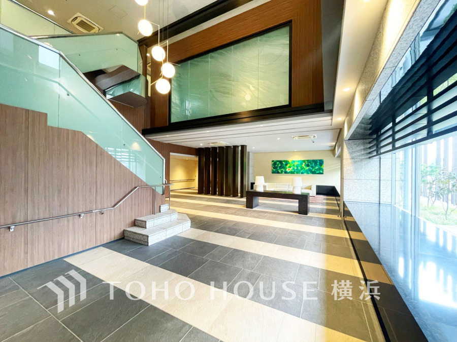 エントランスを入ると視界に飛び込んでくる、スタイリッシュな空間。アーティスティックに演出された優しさと個性を醸し出すこの場所から向かう寛ぎの我が家。