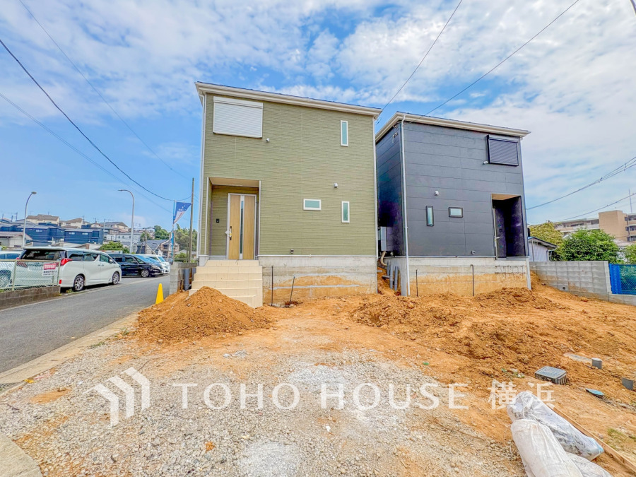 住む人を映し出す洗練された佇まいは、いつまでも輝き続けながらいつしか街の風景に溶け込んでいきます。