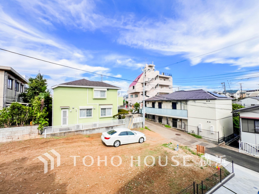 開放感があり、遮るものもなく気持ちのいい景色が広がります。お部屋にも爽やかな風と暖かく柔らかな日差しが差し込み、毎日の暮らしを豊かに彩ります。