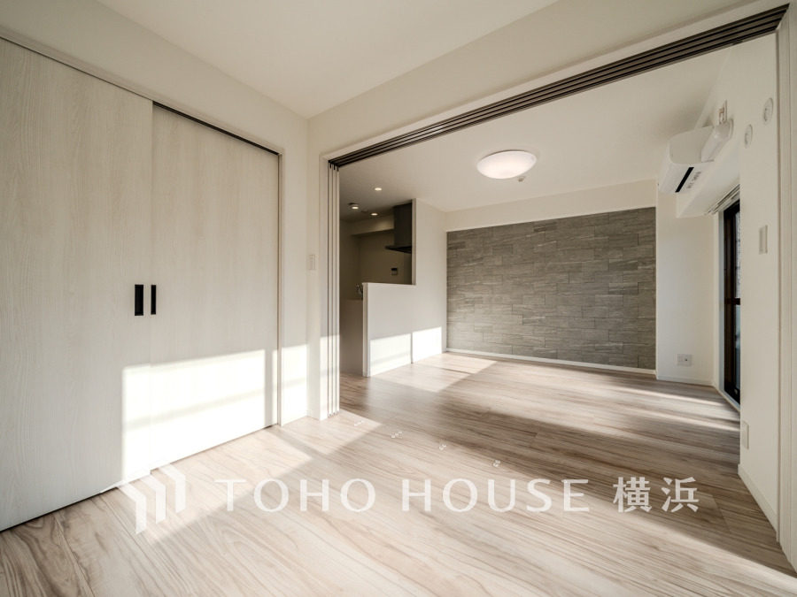 リビングに隣接した洋室は、引き戸を開け放してLDK空間を共有しながら開放的に使うこともできます。
