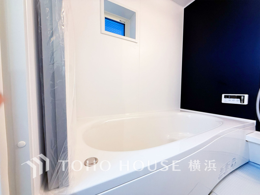 上質が感じられる質感とカラーリングで、清潔な空間美を実現。一日の疲れが癒される優雅なバスタイムを堪能できるゆとりあるバスルームです。