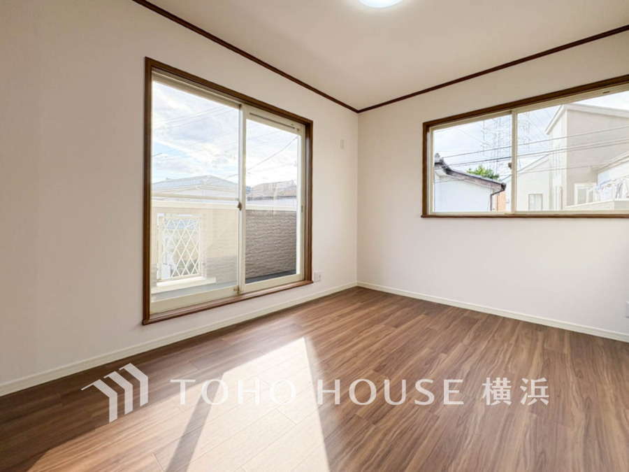 採光もアクセントの一つとして。プライベートルームにはやさしい光が射し込んでいて、この明るい好みの空間で読書をしたり、音楽を聞いたりと一人の時間も充実したものにできます。