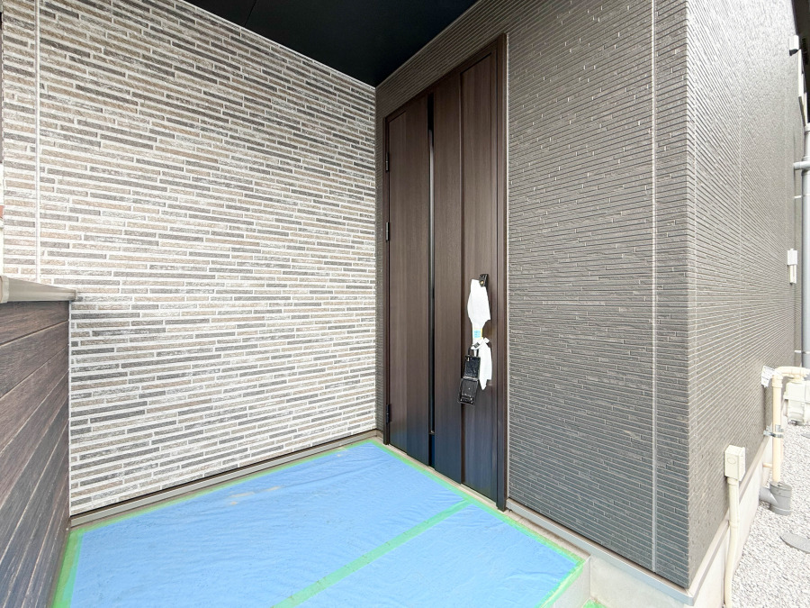 居住者の帰り、訪れる方を優しく迎え、やすらぎに満ちた生活空間を予感させる。健やかな暮らしを楽しめそう。