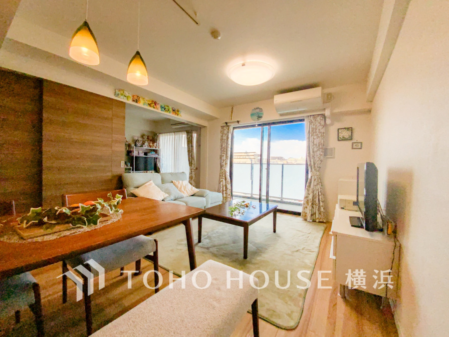 ここにはみんなが集い、食事と楽しい会話が始まる。話に夢中になりすぎて、ついつい時を忘れてしまう。そんな束の間の幸せを感じさせてくれる場所。（2026年3月撮影）