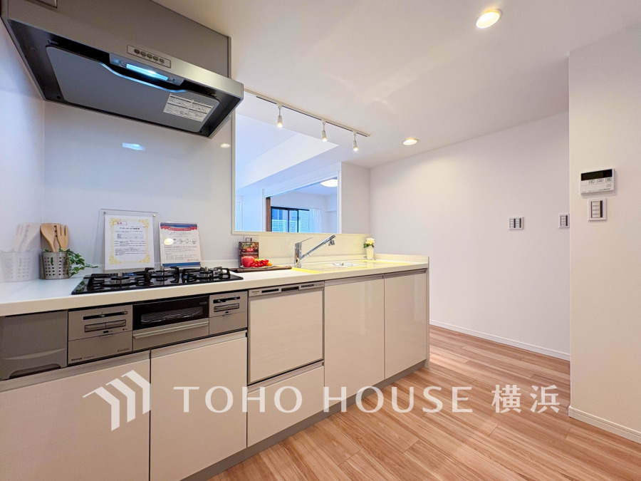 長い時間滞在するキッチンだからこそ、食事の準備を楽しい時間に、忙しい時でもスムーズに無駄なく作業できる、お手入れも簡単にできるなど、毎日を楽しくするキッチンスペースに仕上げました。