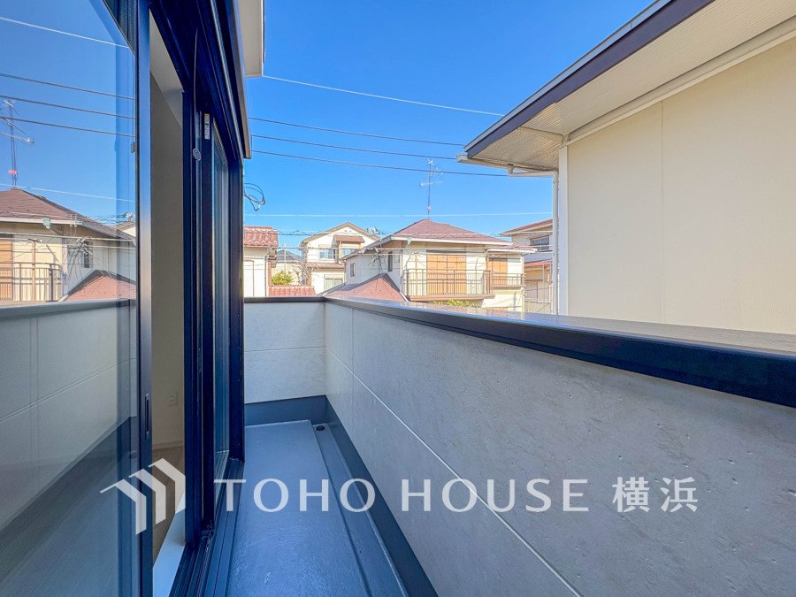 気持ちのいい空が見渡せるバルコニー。爽やかな風を感じて、心躍る素敵な暮らしがはじまります。
