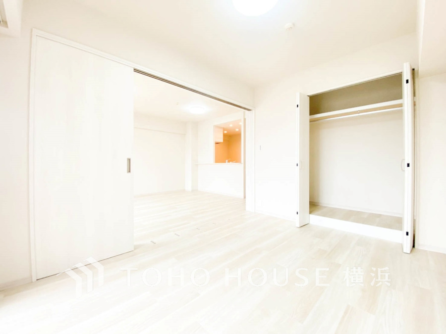 快適に過ごす条件は、一人ひとり違います。飾リ過ぎないシンプルな内装と偏り過ぎないデザインで統一しております。居住していく中でオーナー様だけの【マイホーム】に創り上げて下さい。