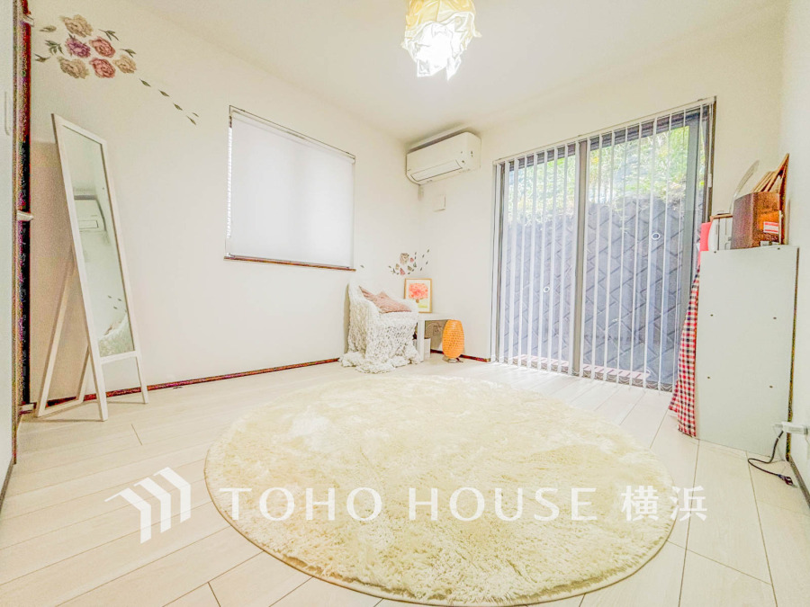 快適に過ごす条件は、一人ひとり違います。飾リ過ぎないシンプルな内装と偏り過ぎないデザインで統一しております。居住していく中でオーナー様だけの【マイホーム】に創り上げて下さい。