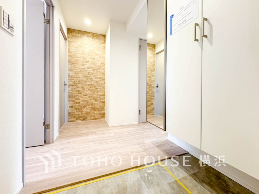 清潔感溢れる玄関がお出迎えする本邸宅の物語は、ここから始まる日常を期待させます。この場所には「希望」と「優越」で包み込んでくれる「特別」な空間があります。