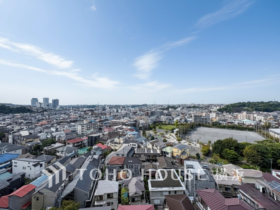 陽射しとともに、少しずつ装いを変える街の景観から、星空が地上に映りこむかのような夜景の煌きまで、この街ならではの美しい風景。