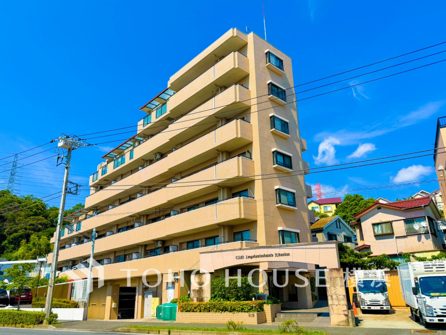 陽当りに恵まれた立地、開放感のある角住戸、快適にリノベーションされたお住まいです。