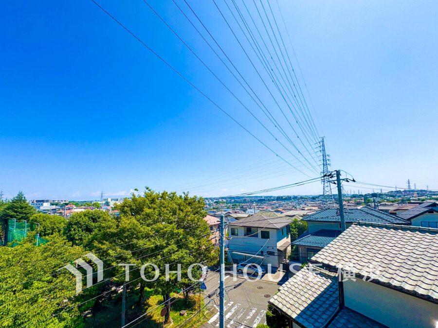 この開放感ある眺望と共に閑静な住宅街の季節感を演出する四季折々の変化を楽しめる心地よい場所となることでしょう。