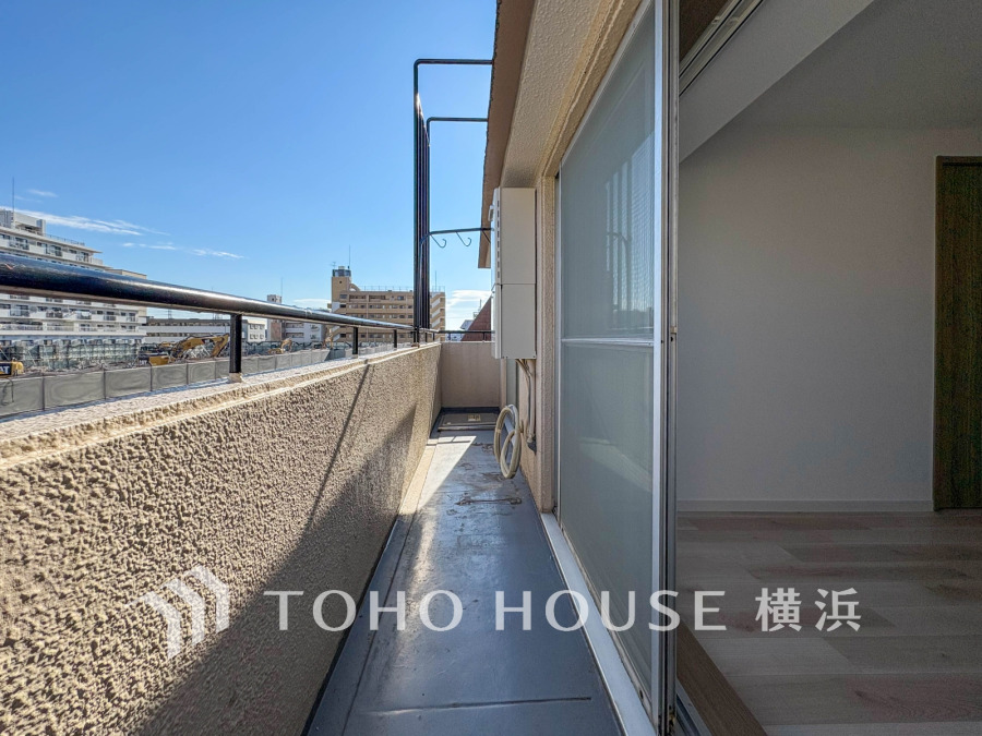 気持ちのいい空が見渡せるバルコニー。爽やかな風を感じて、心躍る素敵な暮らしがはじまります。
