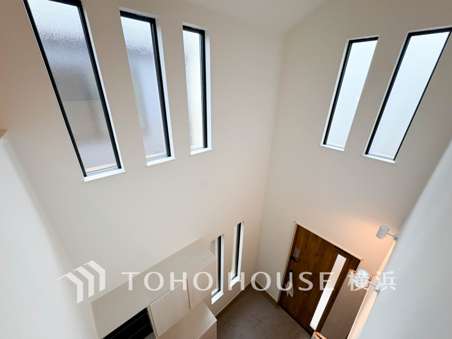 表現された空間は豊かな光と風を纏い、暮らしの時間を豊かにしてくれます。デザインされた空間と競い合うかのような充実した建物設備も家族の時間を彩ってくれることでしょう。