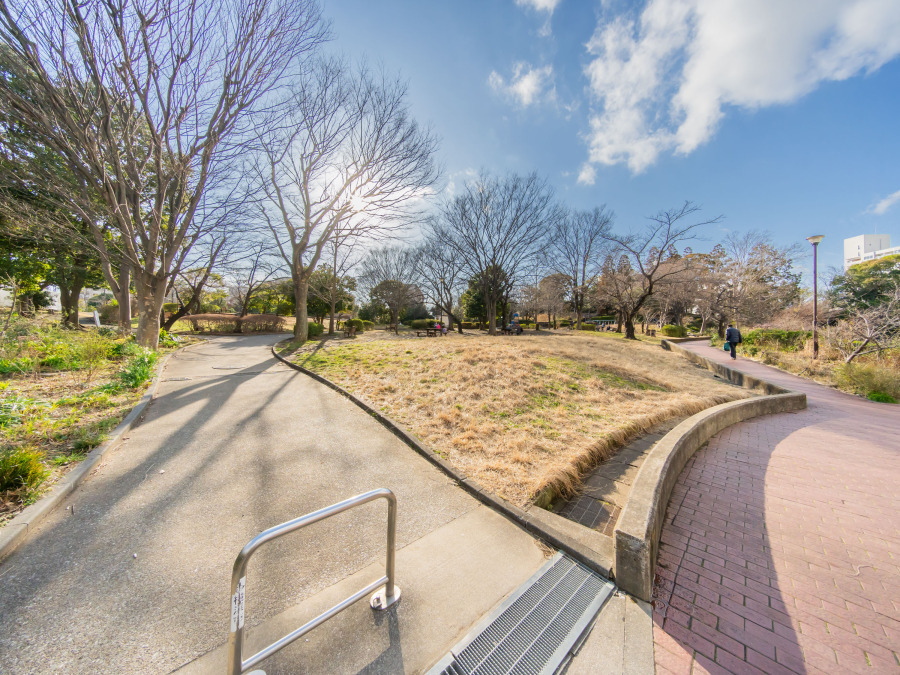 野庭中央公園　約500ｍ