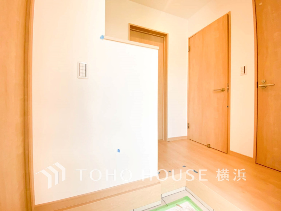 居住者の帰り、訪れる方を優しく迎え、やすらぎに満ちた生活空間を予感させる。健やかな暮らしを楽しめそう。