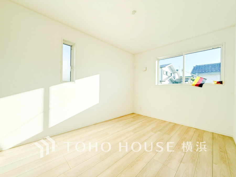 快適に過ごす条件は、一人ひとり違います。飾リ過ぎないシンプルな内装と偏り過ぎないデザインで統一しております。居住していく中でオーナー様だけの【マイホーム】に創り上げて下さい。