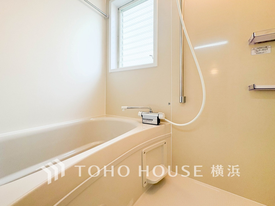 掃除のしやすさ・収納の便利さなど、おふろを使う人、お手入れする人、みんなにとっての「しあわせ性能」を追求したバスルームを採用いたしました。