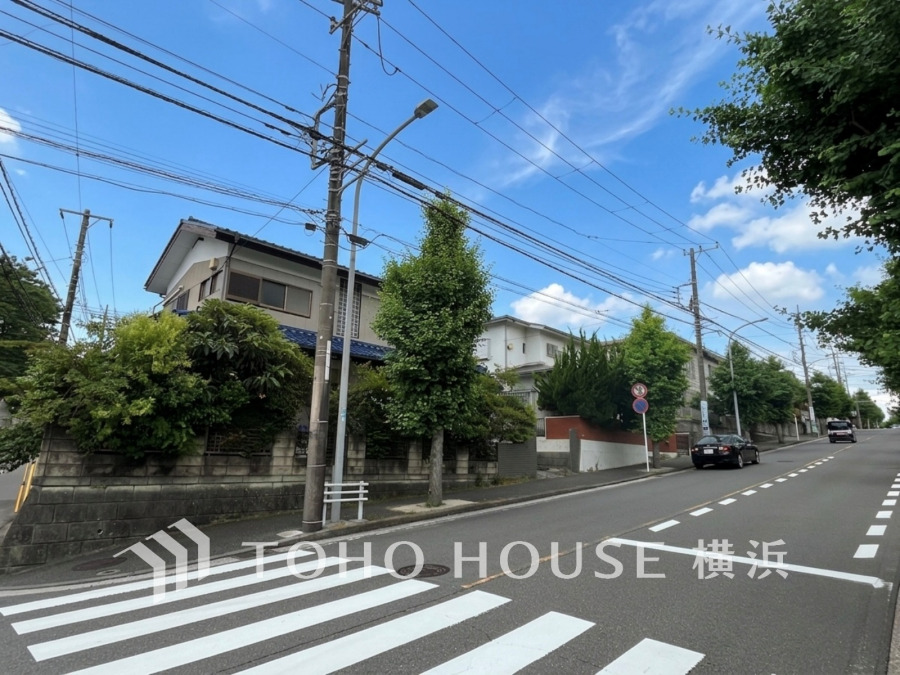【2026年6月撮影】その邸が魅せる、気品・上質・重厚感・極細やかさ、そのすべては訪れた者に安らぎと品性を与える特別な空間です。ここに住むからこそ意味がある。すべての（始まり）をここから迎えます
