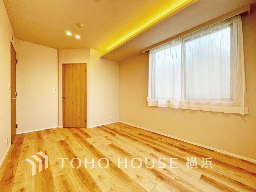 過ぎ行く時間をゆったりと感じることができる落ちついたプライベートルーム。リビングで楽しく過ごした後はゆっくり寛ぎの時間を満喫できます。静かな環境でリラックスタイムを愉しんで。