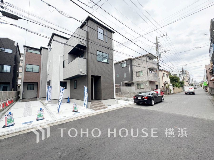 住む人を映し出す洗練された佇まいは、いつまでも輝き続けながらいつしか街の風景に溶け込んでいきます。