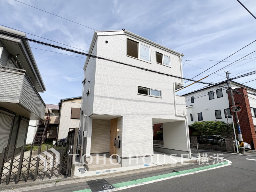 爽やかな青空の下に贅沢なほどに降り注ぐ陽光、豊かな居住性と、クオリティが見事に調和した住空間は、住まうことの喜びを感じさせてくれます