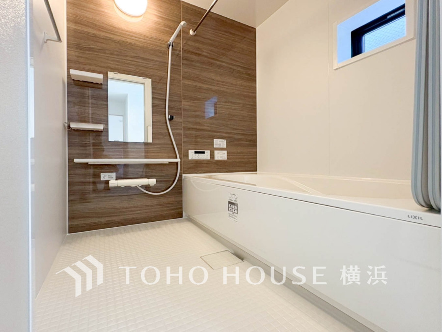 1日の疲れを取り心身を癒すことができる住まいの中のリラクゼーション空間、バスルーム。心からゆったりと寛いでいただけるよう、ゆとりのスペースを確保しています。