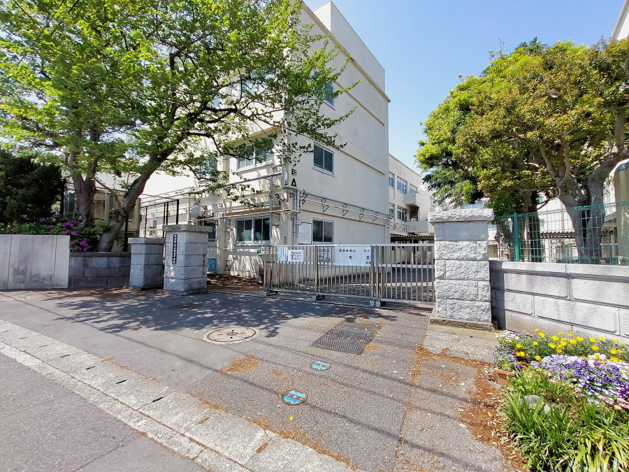 横浜市立上永谷中学校　約1300ｍ