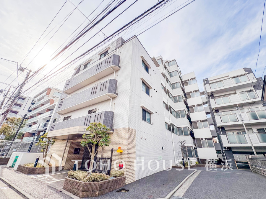 周辺に生活利便施設が充実した暮らしやすい住環境。小学校も身近で子育て環境も良好です。