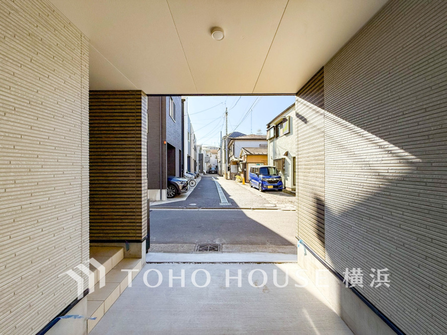 ゆったりとした駐車スペースを確保いたしました。豊かなカーライフをお楽しみください。