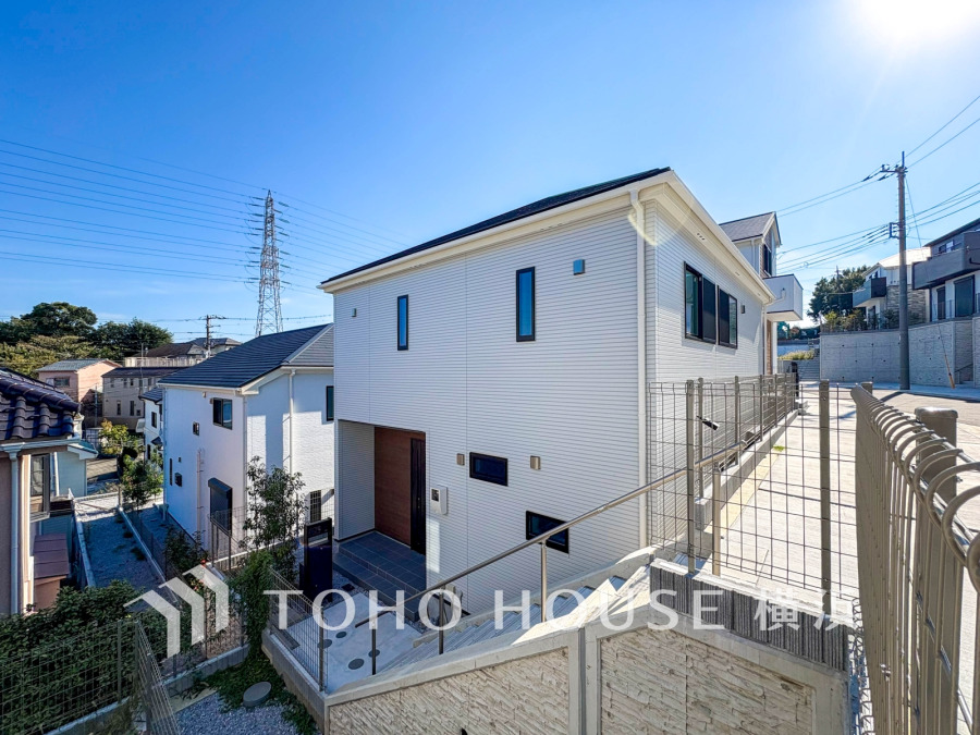 表現された空間は豊かな光と風を纏い、暮らしの時間を豊かにしてくれます。デザインされた空間と競い合うかのような充実した建物設備も家族の時間を彩ってくれることでしょう。