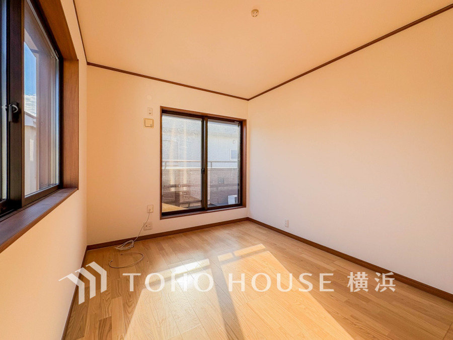 家族一人ひとりの大切なプライベート空間。趣味・感性で個性的に飾って頂けるようシンプルに仕上げてあります。自分時間を充実させながら心豊かなひとときを過ごすための大切な空間。