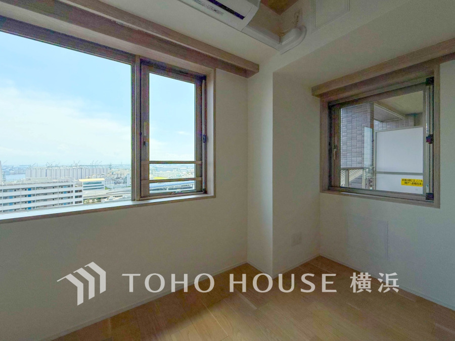 穏やかな風と陽光を導き、プライバシーに配慮された設計プランを採用し、居住性を一段と心地よいものにしています。明るく開放的な空間を演出しております。