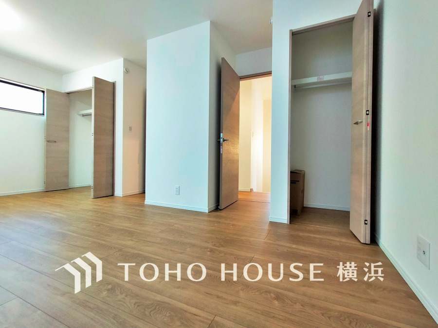 10.25帖のサービスルームは間仕切りを設けて2部屋に分割可能です。