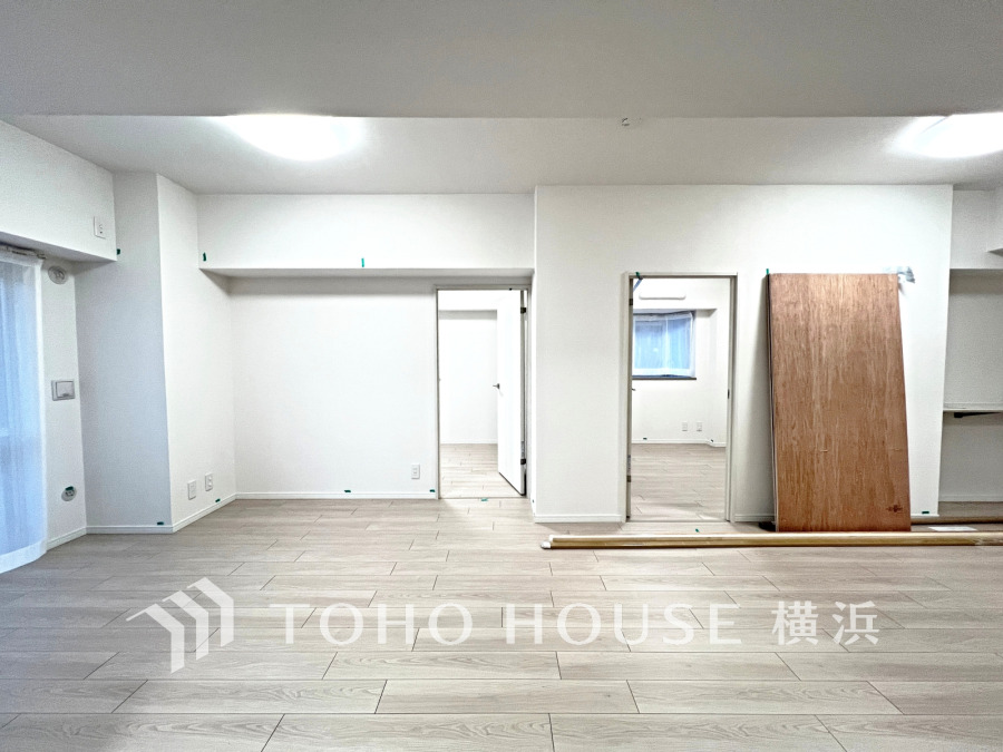 【2026年2月撮影】やわらかな陽射しがふりそそぎ、室内に開放感と爽快感をもたらします。
