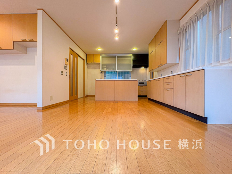 一日の中で多くの時間を過ごすことになる住まいだからこそ、いつも穏やかな空間であるように心掛けています。構成する建材などへの配慮が、住まう方の健康を守ります。