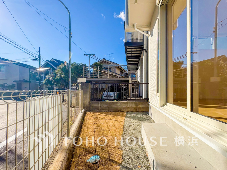 陽当たり良好なお庭スペース。ガーデニングやくつろぎに最適です。