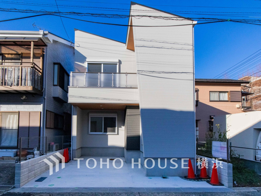 爽やかな青空の下に贅沢なほどに降り注ぐ陽光、豊かな居住性と、クオリティが見事に調和した住空間は、住まうことの喜びを感じさせてくれます