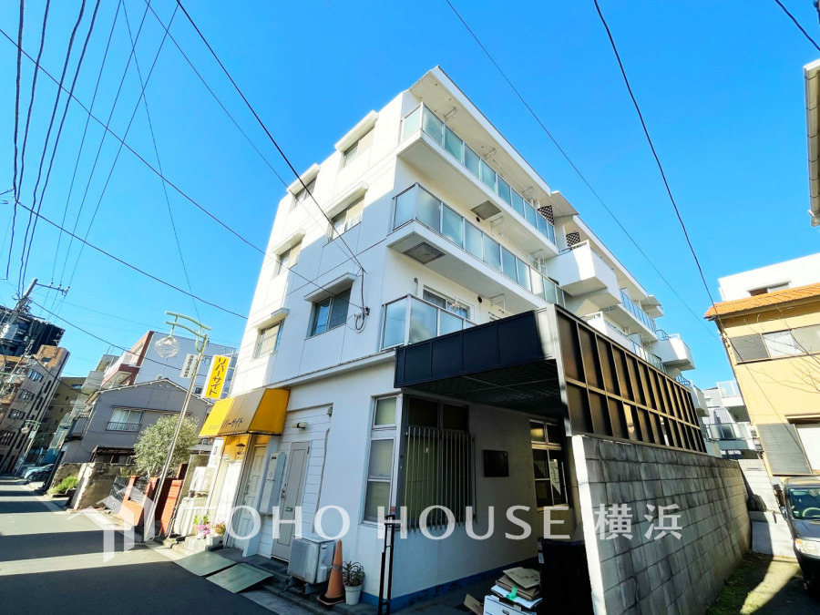 暮らしの多くを身近にした豊かな利便性、煌めく水面と開放的な遊歩道のある鶴見川を身近にしたのびやかで暮らしやすい立地に佇むマンション。