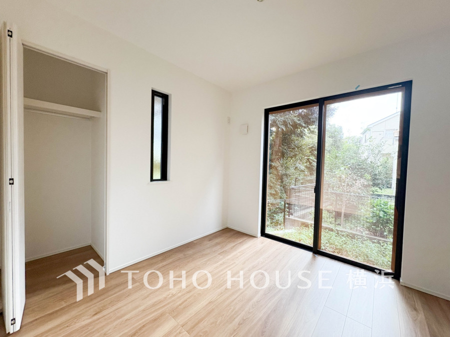 過ぎ行く時間をゆったりと感じることができる落ちついたプライベートルーム。リビングで楽しく過ごした後はゆっくり寛ぎの時間を満喫できます。静かな環境でリラックスタイムを愉しんで。