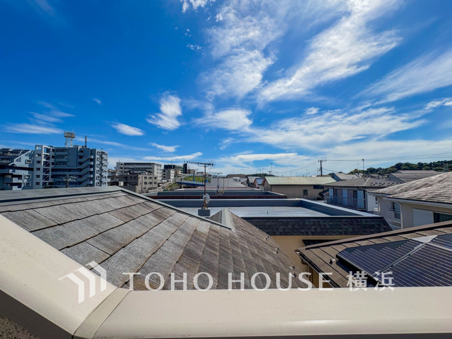 気持ちのいい景色が広がります。お部屋にも爽やかな風と暖かく柔らかな日差しが差し込み、毎日の暮らしを豊かに彩ります。
