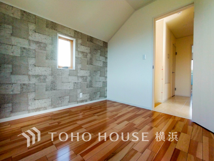 過ぎ行く時間をゆったりと感じることができる落ちついたプライベートルーム。リビングで楽しく過ごした後はゆっくり寛ぎの時間を満喫できます。静かな環境でリラックスタイムを愉しんで。