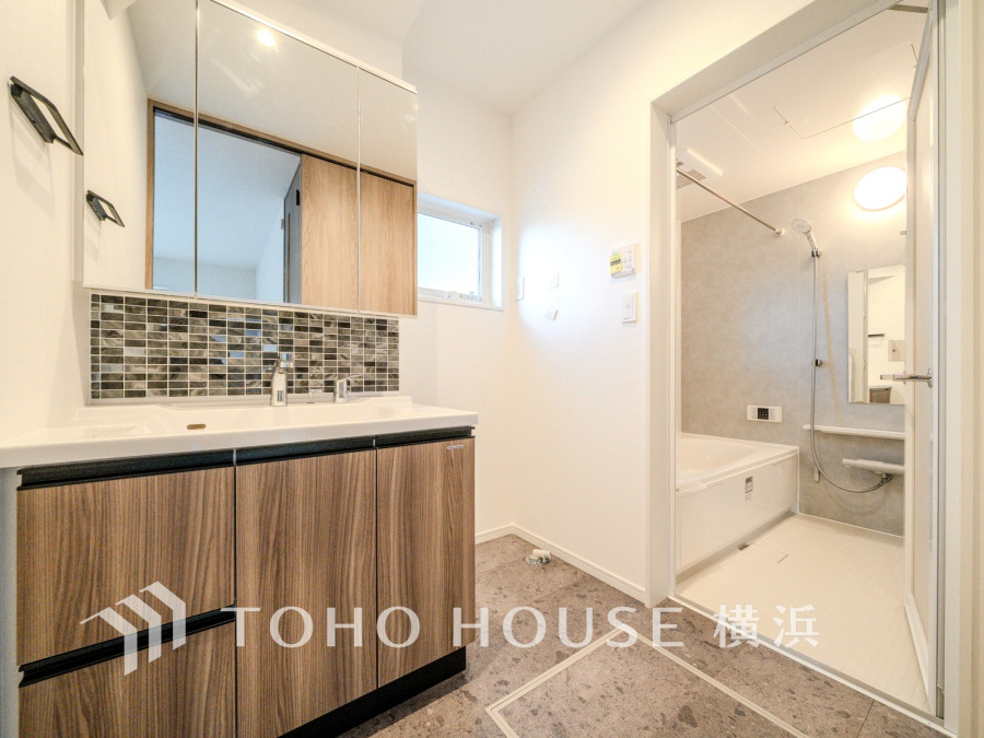 一日の始まりと終わりを心地よく演出してくれる、多彩な機能が備えられたパウダールーム。心地よいリフレッシュ空間です。