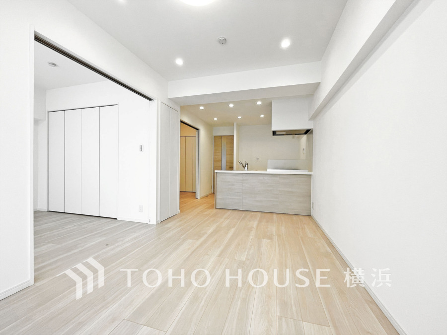 リビングに隣接した洋室の引き戸を開け放して空間を共有しながら開放的に使うこともできます。
