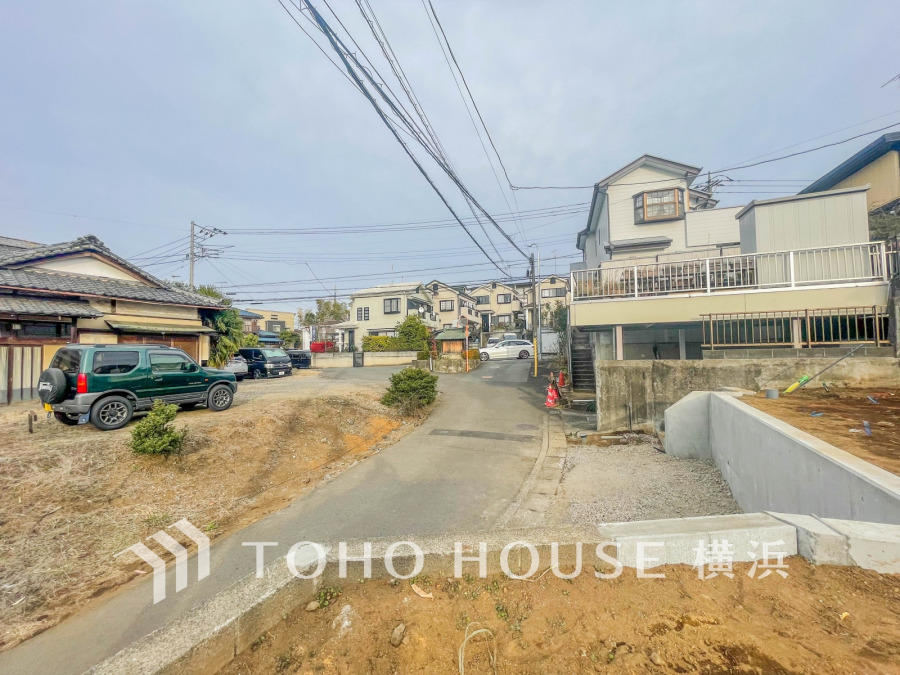 爽やかな青空の下に贅沢なほどに降り注ぐ陽光、豊かな居住性と、クオリティが見事に調和する住空間は、住まうことの喜びを感じさせてくれることでしょう。（2024年12月撮影）