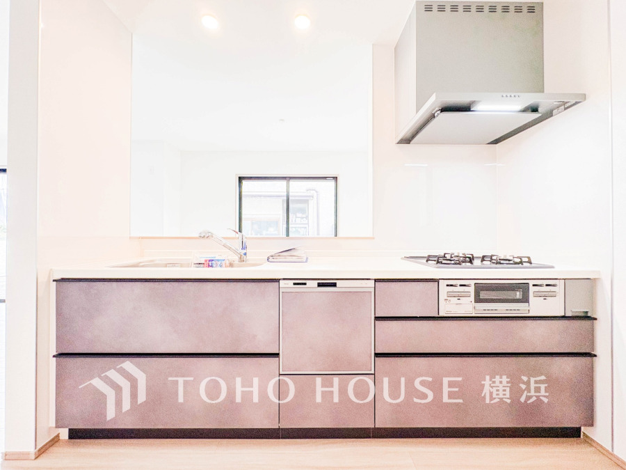 開放的な対面キッチンは、リビングで寛ぐご家族と会話をしながらお料理が出来ます。