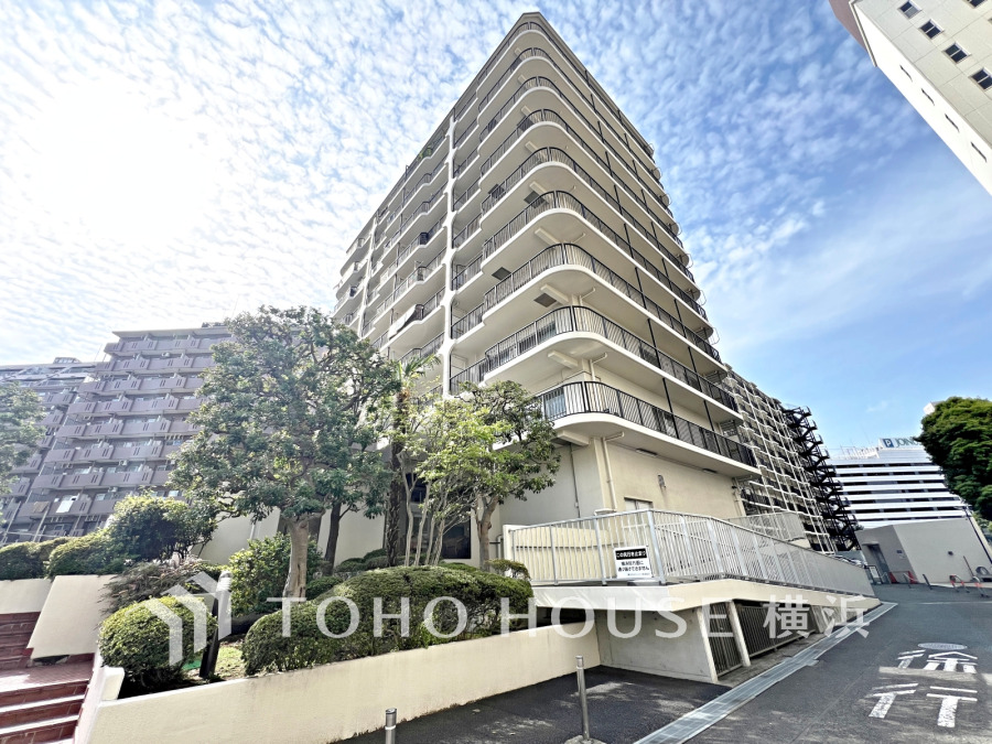 穏やかな風と陽光を導き、プライバシーに配慮された設計プランを採用し、居住性を一段と心地よいものにしています。周辺環境とのコラボレーションにより明るく開放的な空間を演出。