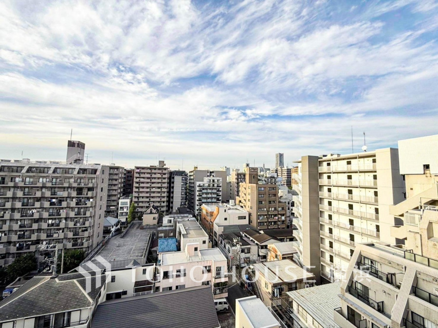 陽射しとともに、少しずつ装いを変える街の景観から、星空が地上に映りこむかのような夜景の煌きまで、この街ならではの美しい風景。